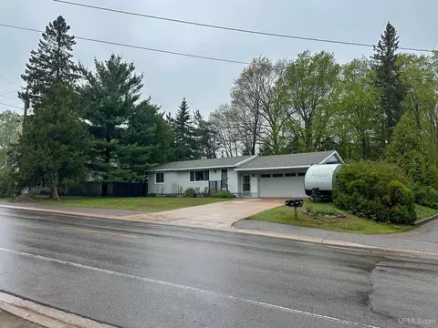 743 Grove, Marquette, MI 49855