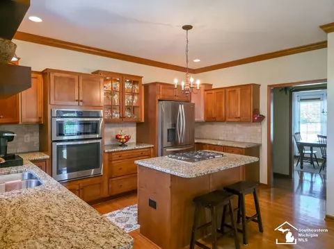 979 Tottenham, Monroe, MI 48161 photo 4