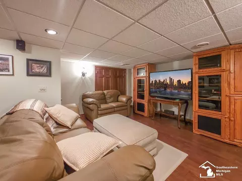 979 Tottenham, Monroe, MI 48161 photo 27