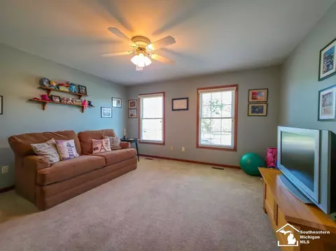 979 Tottenham, Monroe, MI 48161 photo 23