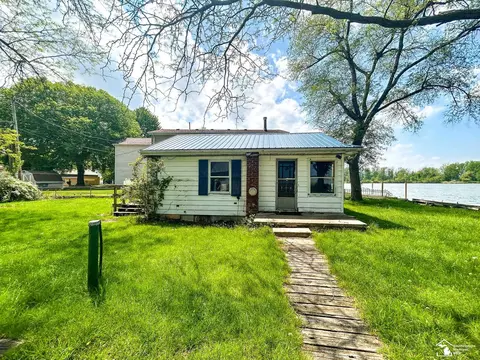 3132 Morin Pt, Erie, MI 48133