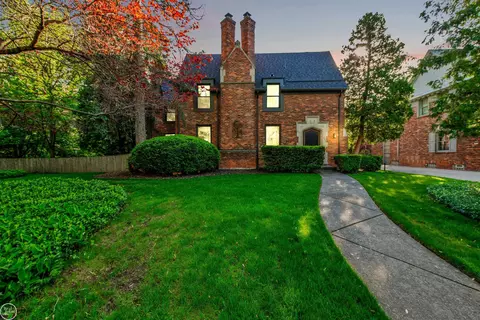449 Lincoln, Grosse Pointe, MI 48230