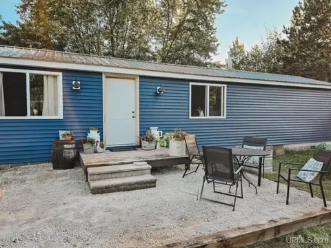 6068 23rd, Gladstone, MI 49837