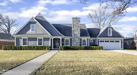 1071 N Renaud, Grosse Pointe Woods, MI 48236