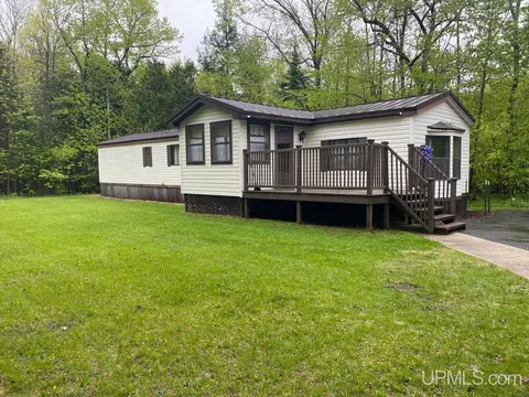 n9235 Strawe Road, Curtis, MI 49820