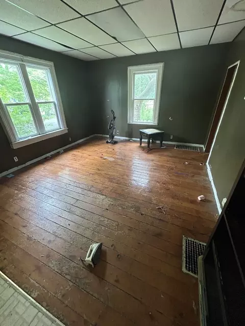 Living - 715 Avon, Flint, MI 48503 photo 1 of 1