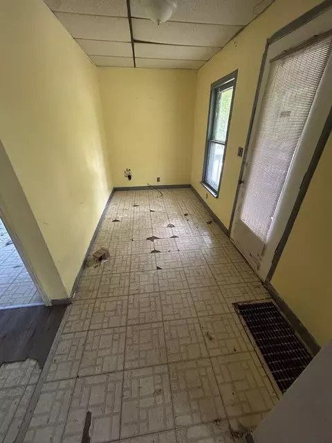 Entry Way - 715 Avon, Flint, MI 48503 photo 1 of 3