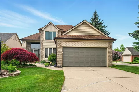 6510 Cross Crk, Washington Township, MI 48094