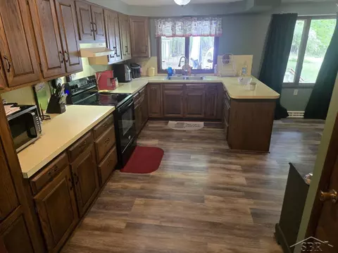 Kitchen - 3775 N Hemlock, Hemlock, MI 48626 photo 1 of 2