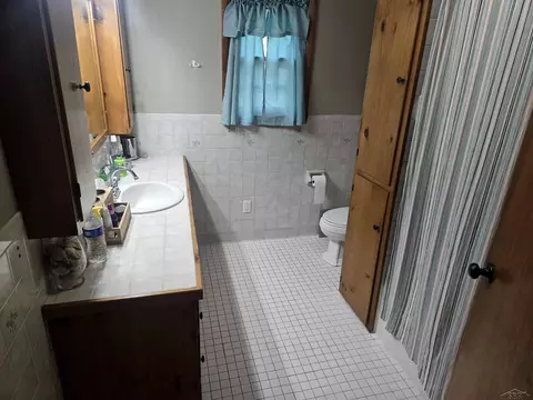 Bath - 3775 N Hemlock, Hemlock, MI 48626 photo 1 of 2