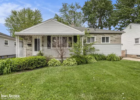 29277 Commonwealth, Roseville, MI 48066