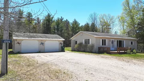 679 N W Gulliver Lk, Gulliver, MI 49840