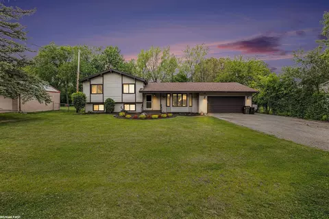 875 Harris, Troy, MI 48083