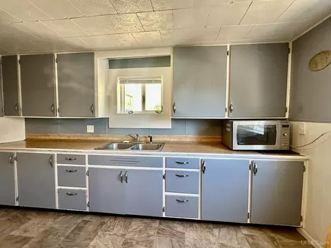 Kitchen - 518 Lynn, Munising, MI 49862 photo 2 of 4