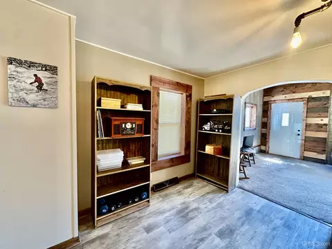 Entry Way - 518 Lynn, Munising, MI 49862 photo 1 of 3