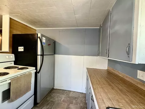 Kitchen - 518 Lynn, Munising, MI 49862 photo 3 of 4