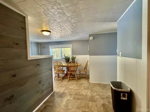 Entry Way - 518 Lynn, Munising, MI 49862 photo 3 of 3