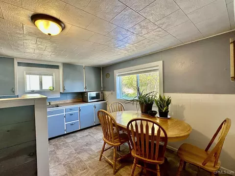 Kitchen - 518 Lynn, Munising, MI 49862 photo 4 of 4