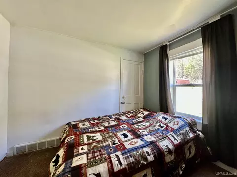 Bedroom - 518 Lynn, Munising, MI 49862 photo 2 of 4