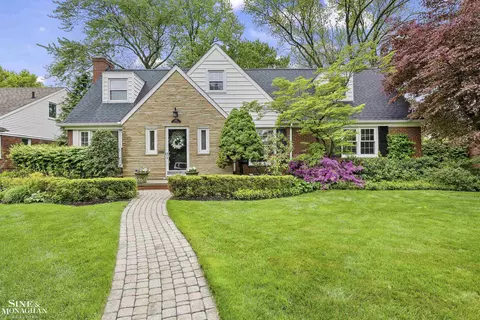 1427 N Renaud, Grosse Pointe Woods, MI 48236