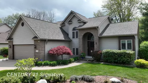 512 Stillmeadow, Midland, MI 48642
