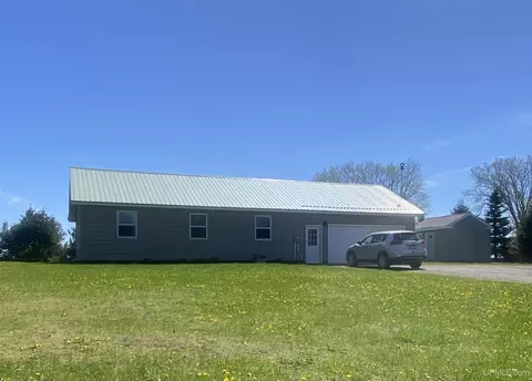 N5216 Gladstone, Chatham, MI 49816