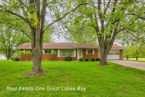 5354 N N Riv, Freeland, MI 48623