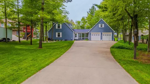 1996 N Salisbury, Gladwin, MI 48624 photo 2