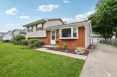 Exterior - 817 Lavender, Monroe, MI 48162 photo 3 of 8