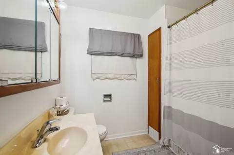 Bath - 817 Lavender, Monroe, MI 48162 photo 1 of 2