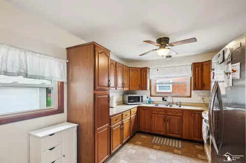 Kitchen - 817 Lavender, Monroe, MI 48162 photo 2 of 2