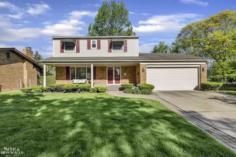 21711 Eastbrook, Grosse Pointe Woods, MI 48236