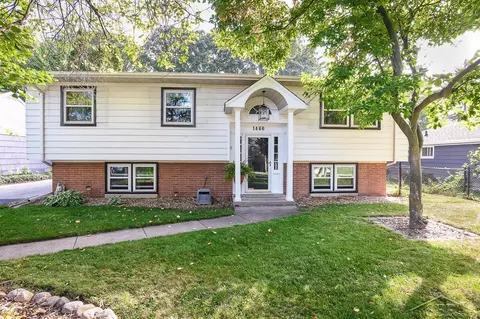 1466 Wilson, Saginaw, MI 48638