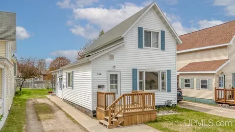 408 S 11th, Gladstone, MI 49837