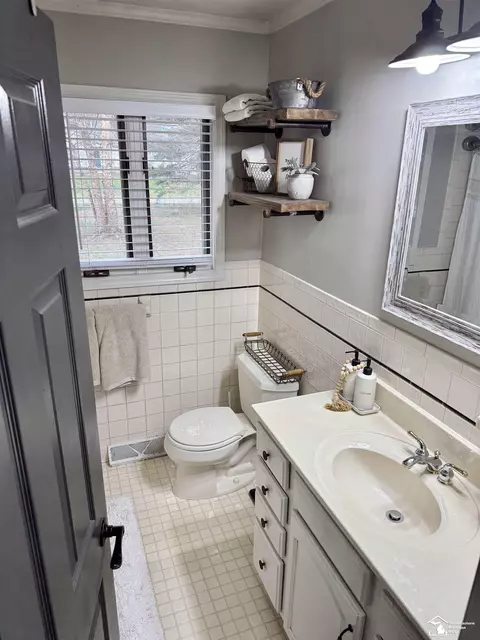 Bath - 1126 Feltis, Temperance, MI 48182 photo 1 of 1