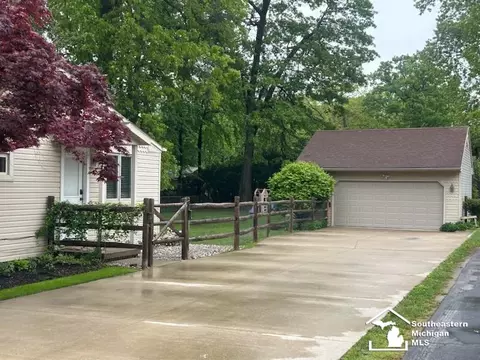 Exterior - 1126 Feltis, Temperance, MI 48182 photo 3 of 5