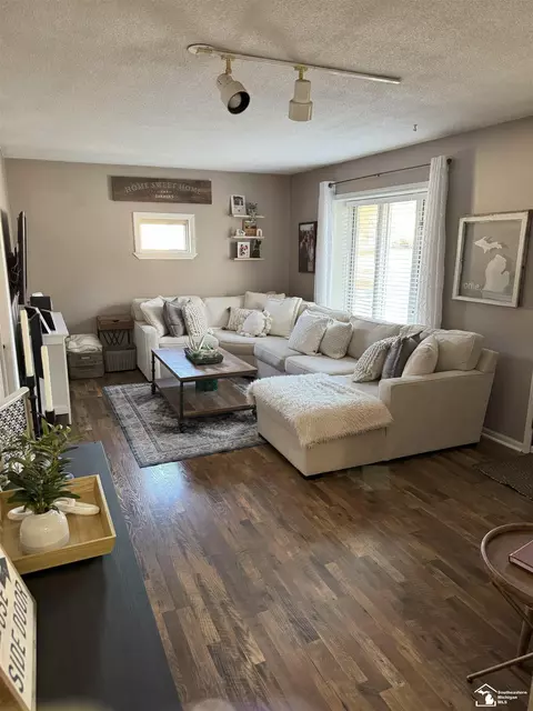 Living - 1126 Feltis, Temperance, MI 48182 photo 1 of 1