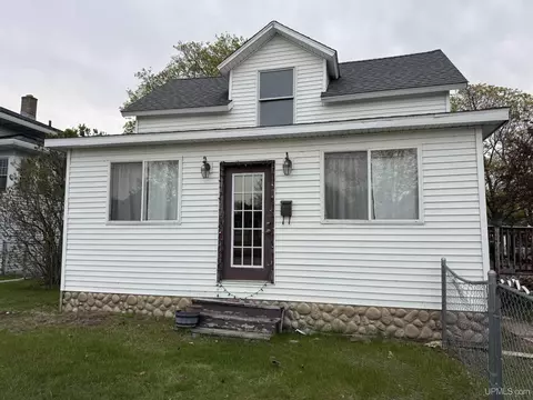 219 S 10th, Gladstone, MI 49837