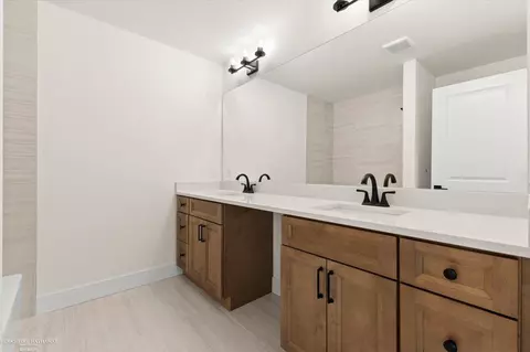 Bath - 50452 Timberstone, Macomb, MI 48042 photo 6 of 7