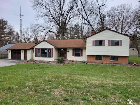 8255 Secor, Lambertville, MI 48144