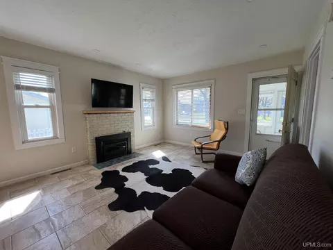 1106 11th, Escanaba, MI 49829 photo 8