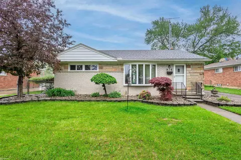 876 Crest, Mount Clemens, MI 48043