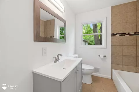 Bath - 3825 Craig, Flint, MI 48506 photo 1 of 4