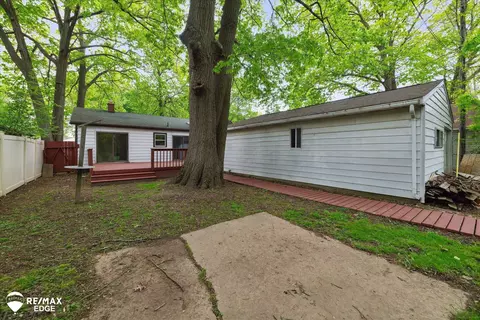 Exterior - 3825 Craig, Flint, MI 48506 photo 6 of 11