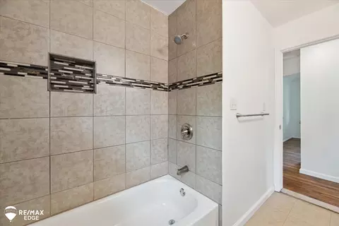 Bath - 3825 Craig, Flint, MI 48506 photo 3 of 4