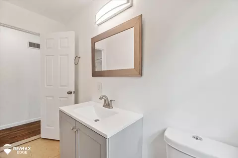 Bath - 3825 Craig, Flint, MI 48506 photo 2 of 4