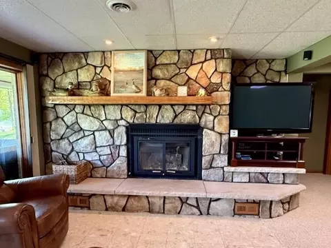 Living - 4271 Rose, Gladwin, MI 48624 photo 6 of 7