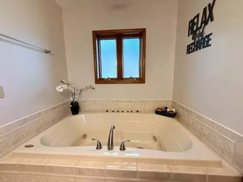 Bath - 4271 Rose, Gladwin, MI 48624 photo 3 of 12