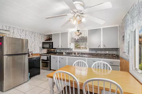 Kitchen - 2365 S S Grn, Au Gres, MI 48703 photo 2 of 2