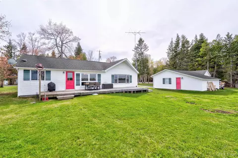 814 W Gulliver Lk # N, Gulliver, MI 49840